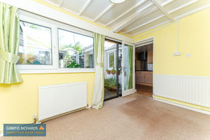 Sun room- click for photo gallery